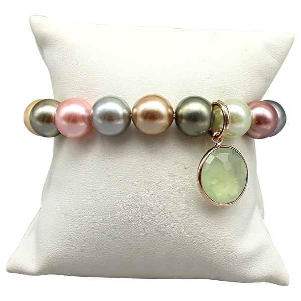 Nicola Hinrichsen, Perlenarmband