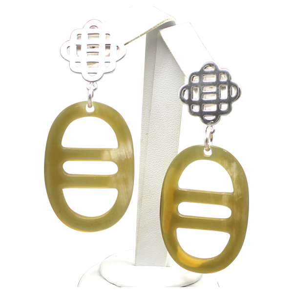Yulyaffairs, Stecker