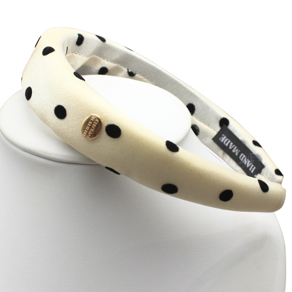 Private Selection. Black and Cream