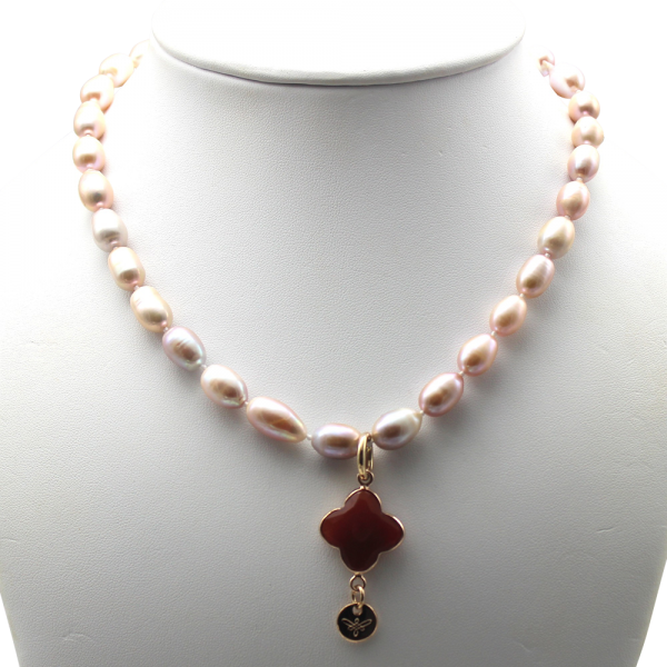 Nicola Hnrichsen, Perlenkette